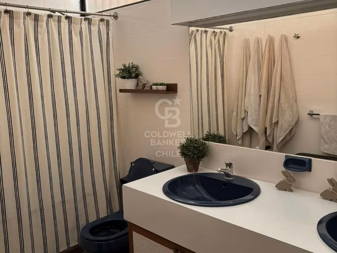 Casa estilo chileno en Vitacura, con amplio terreno - Imagen 4
