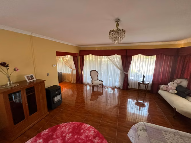 Gran propiedad 5.000 m2 y 700 m2 construidos, callejón los palacios