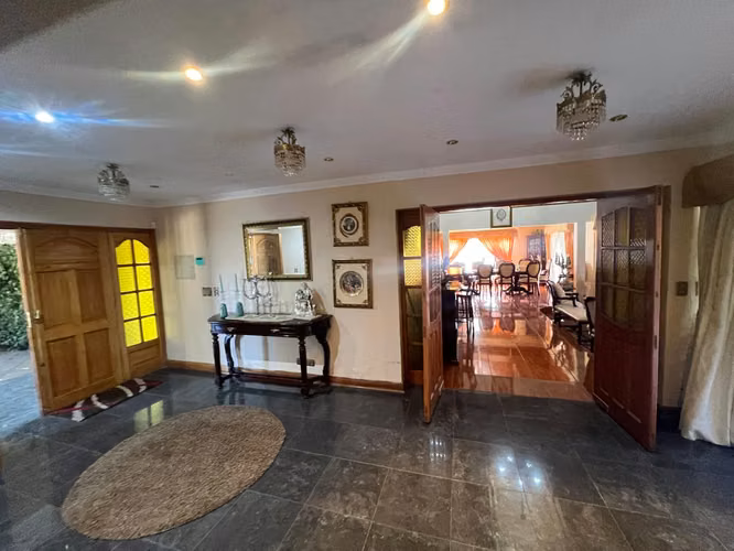 Gran propiedad 5.000 m2 y 700 m2 construidos, callejón los palacios