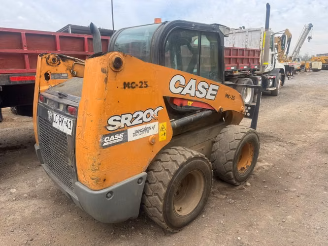 Minicargador Case SR200 muy buen estado