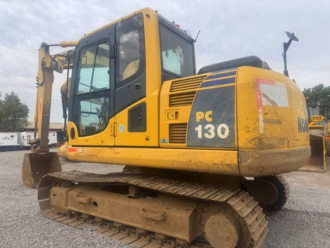 Komatsu PC130-8 impecable estado
