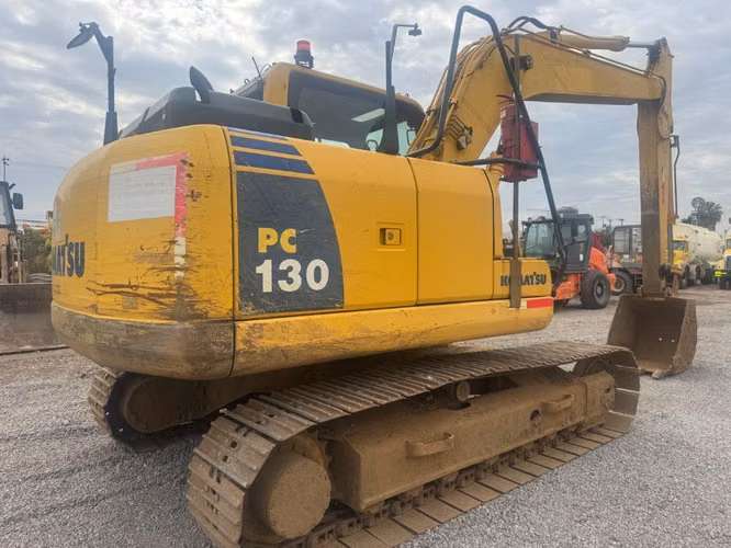 Komatsu PC130-8 impecable estado