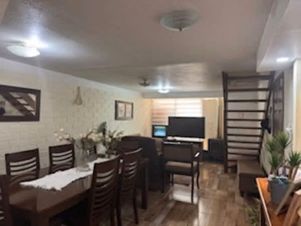 AMPLIA Y CÓMODA CASA EN BUIN