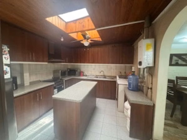 AMPLIA Y CÓMODA CASA EN BUIN
