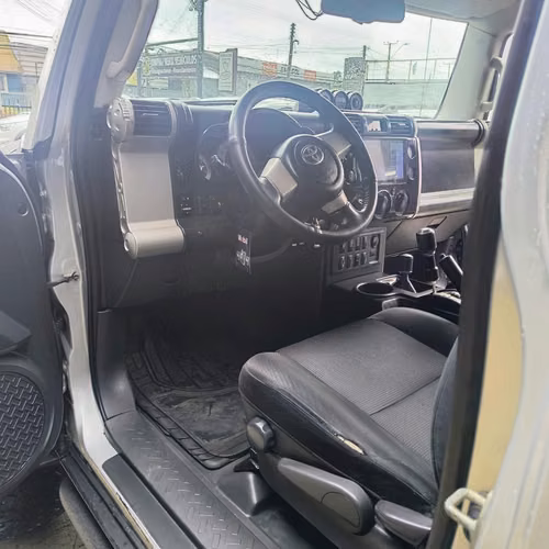 TOYOTA FJ CRUISER 2012