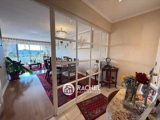 SE VENDE SOLEADO DEPTO CON 4 DORMITORIOS- Edificio Versalles, Calle Francia - Imagen 3