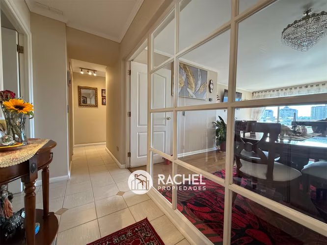 SE VENDE SOLEADO DEPTO CON 4 DORMITORIOS- Edificio Versalles, Calle Francia - Imagen 2
