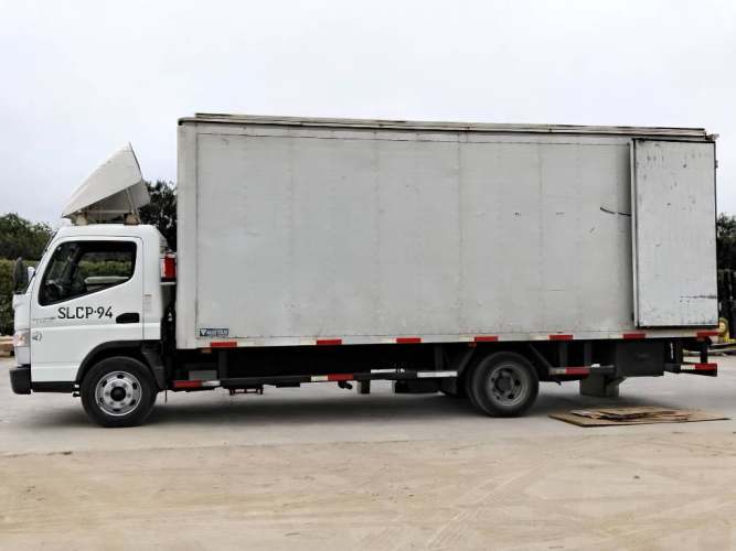 Se vende Camión Mitsubishi Fuso Canter 815