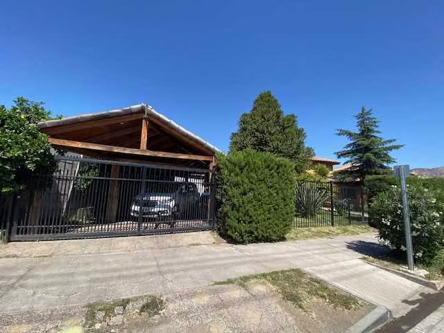 Casa Amplia con Excelente Conectividad (133111)