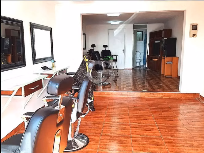 Amplio Local Comercial Amoblado, Barberia