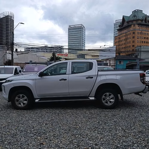 Mitsubishi L200 Work - Imagen 4