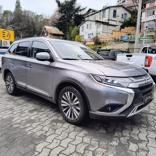 Mitsubishi outlander 4x2 2020 - Imagen 2