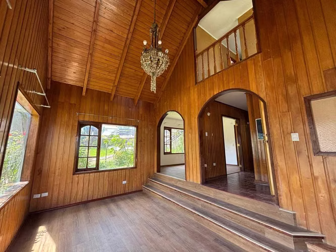 Casa para empresa en Regimiento (133639)