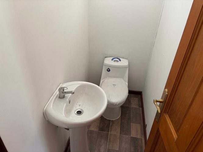 Casa para empresa en Regimiento (133639)