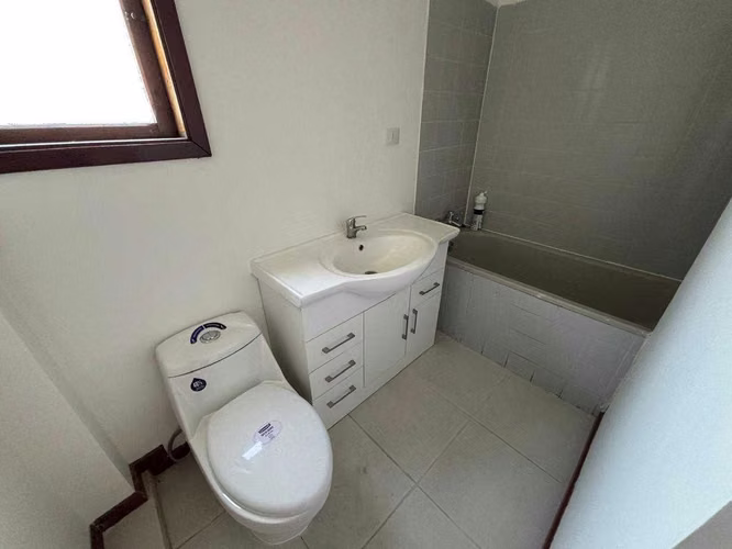 Casa para empresa en Regimiento (133639)