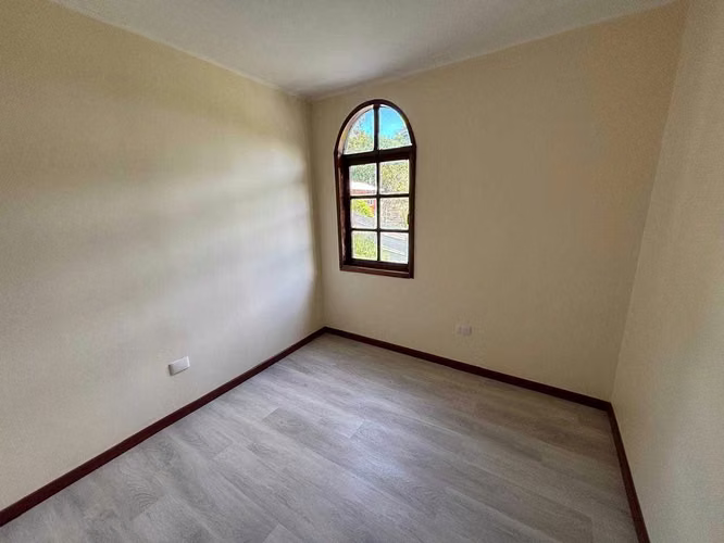 Casa para empresa en Regimiento (133639)