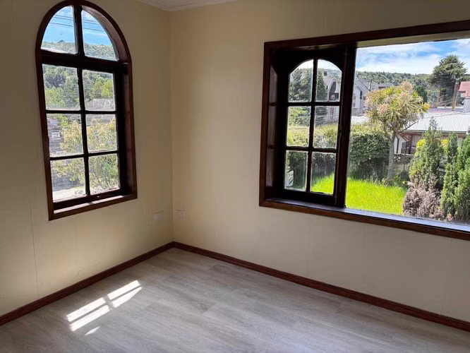 Casa para empresa en Regimiento (133639)