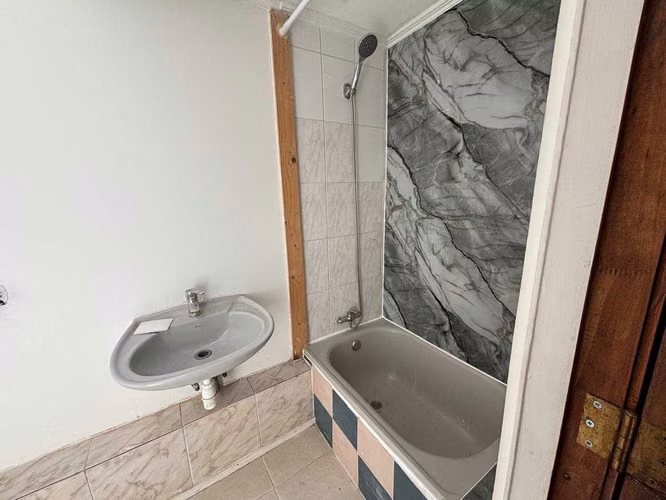 Casa para empresa en Regimiento (133639)