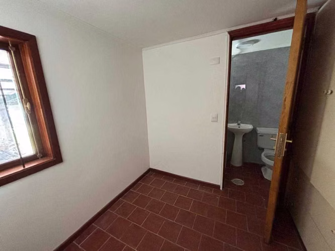 Casa para empresa en Regimiento (133639)