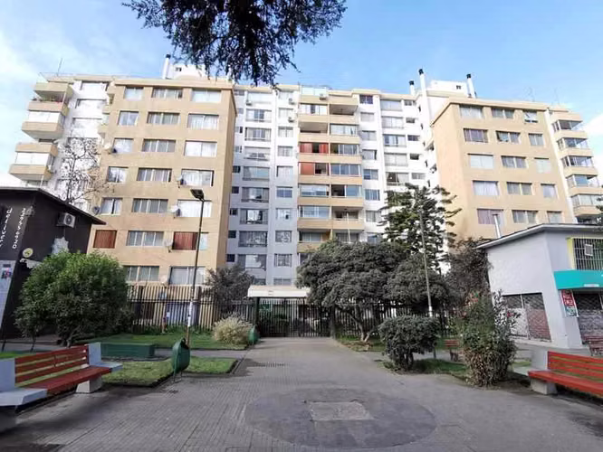 Av. Irarrázaval - Metro Chile España (134074)