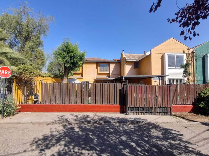 Casa Esquina 4d/2b Con Local Comercial  (134693)
