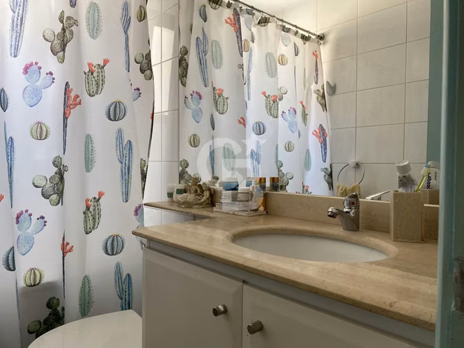 Penthouse en venta, gran terraza y espacios amplios.