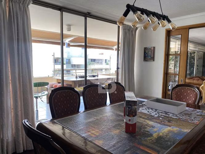 Penthouse en venta, gran terraza y espacios amplios.