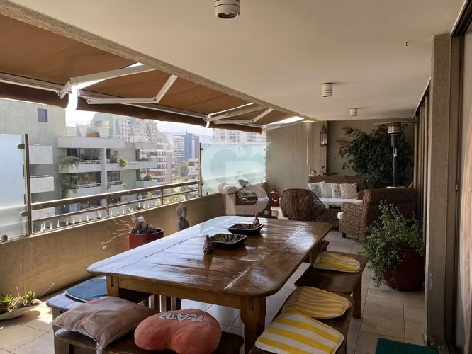 Penthouse en venta, gran terraza y espacios amplios.