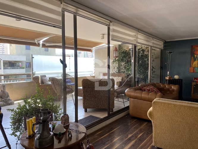 Penthouse en venta, gran terraza y espacios amplios.