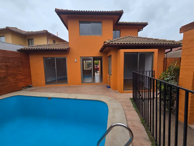 CASA REMODELADA. 4 DORMITORIOS Y PISCINA (134899)