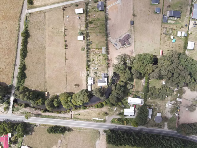 Parcela con entorno natural con 2 casas  (134922)