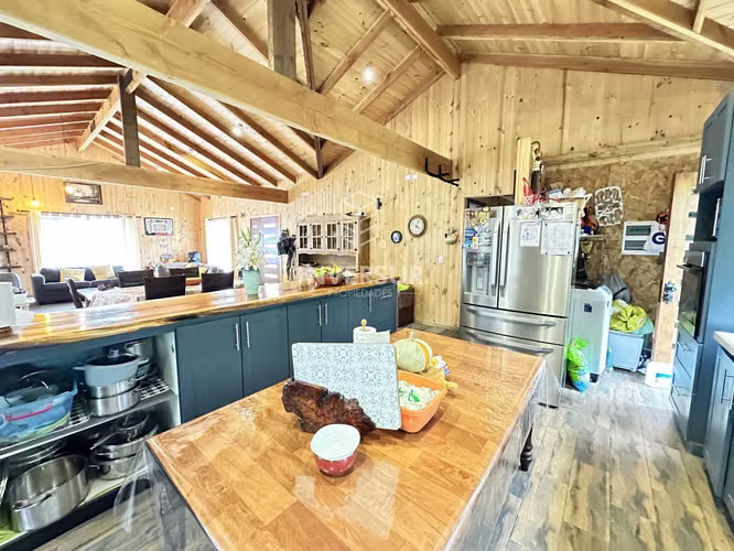 Parcela con entorno natural con 2 casas  (134922)