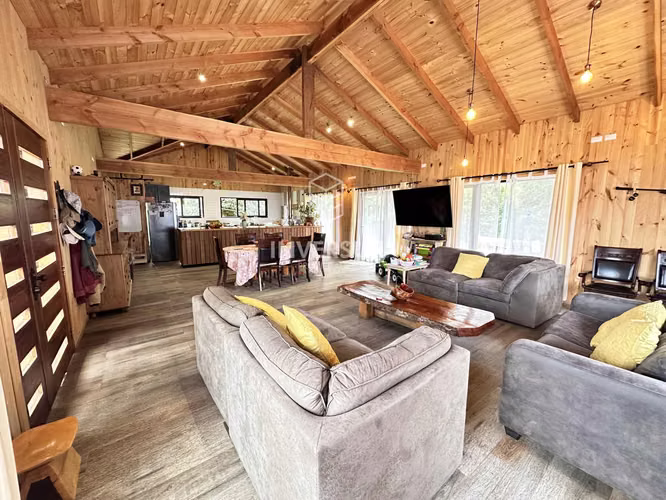 Parcela con entorno natural con 2 casas  (134922)