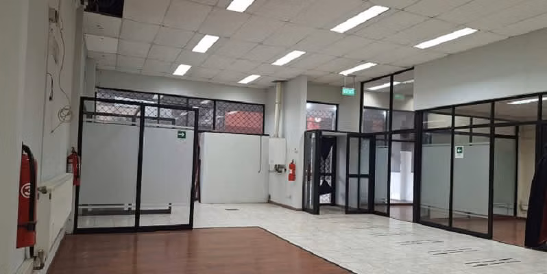 SE VENDE EXCELENTE LOCAL COMERCIAL, EN PLENO CENTRO DE TEMUCO. 257 m2 CONSTRUIDO. - Imagen 2