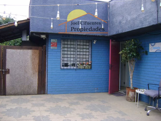 Propiedad con uso comercial, buena ubicación.