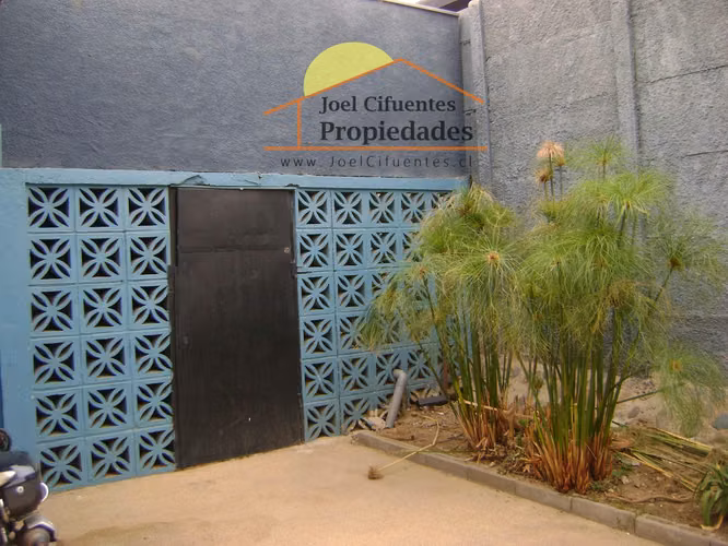 Propiedad con uso comercial, buena ubicación.