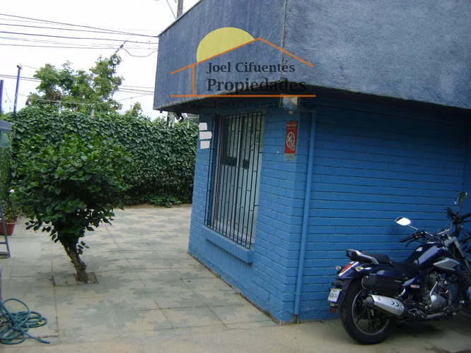 Propiedad con uso comercial, buena ubicación.