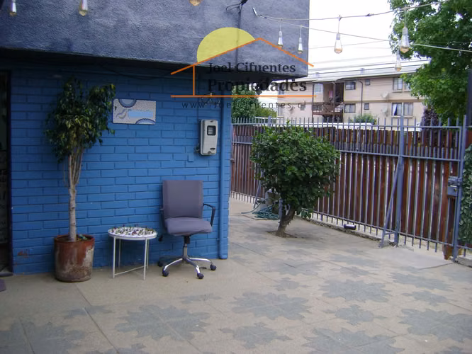 Propiedad con uso comercial, buena ubicación.