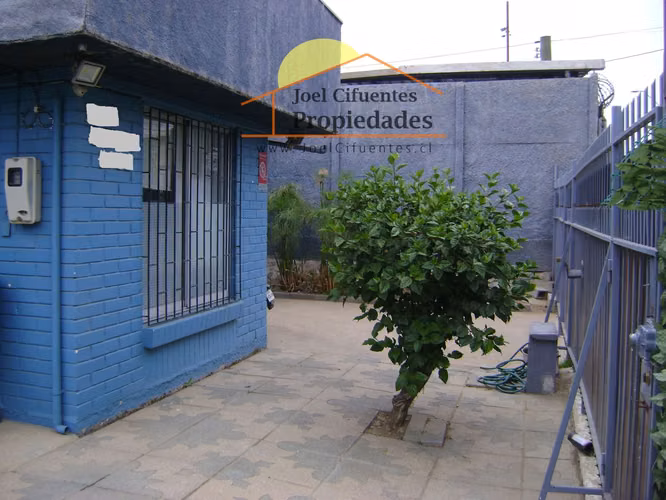 Propiedad con uso comercial, buena ubicación.
