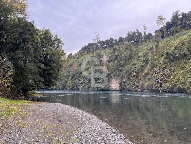 Parcela con Bosque Nativo y Río en Condominio Privado