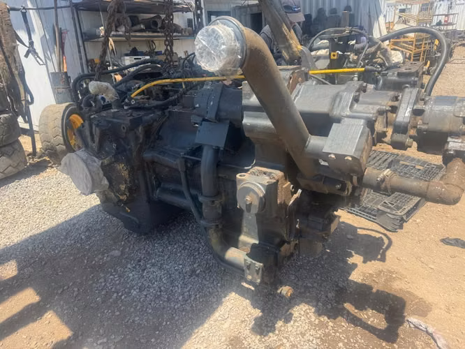 Komatsu D275AX-5 Transmisión impecable estado