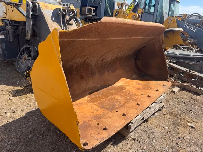 Cargador Komatsu disponible balde buen estado