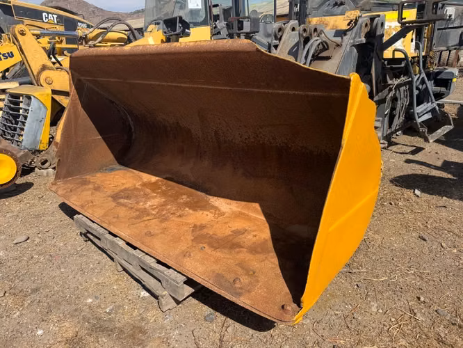 Cargador Komatsu disponible balde buen estado