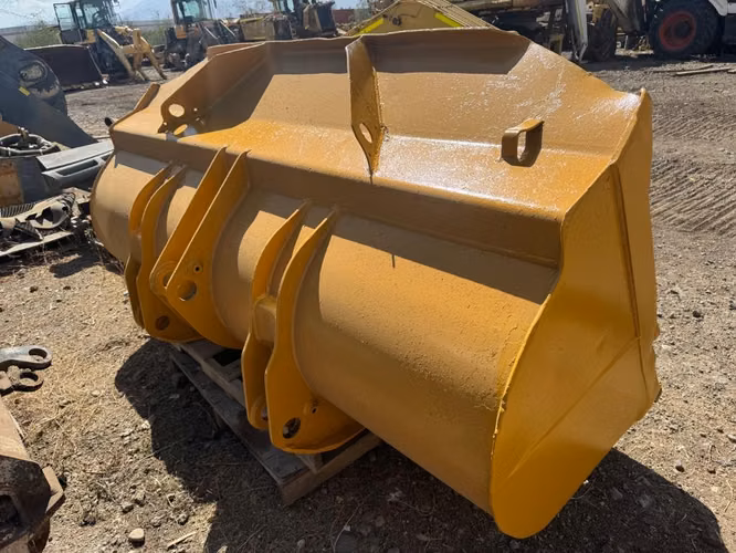 Cargador Komatsu disponible balde buen estado