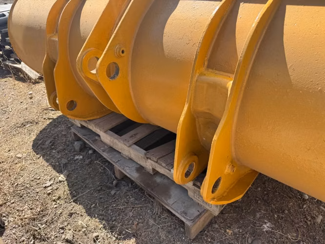 Cargador Komatsu disponible balde buen estado