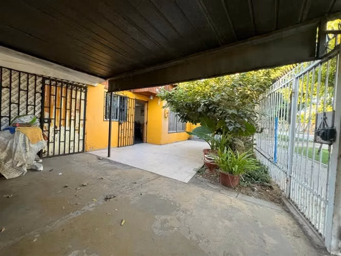 CASA SALVADOR GUTIERREZ, SANTOS MEDEL