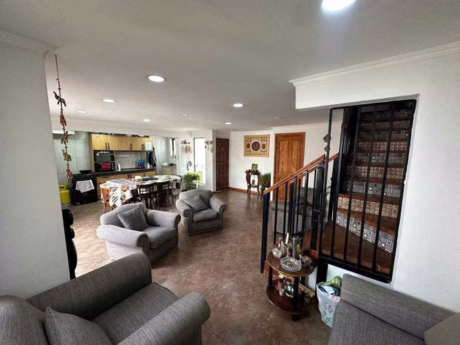 Casa 6 Dormitorios en Maipú 2 Pisos (135415)