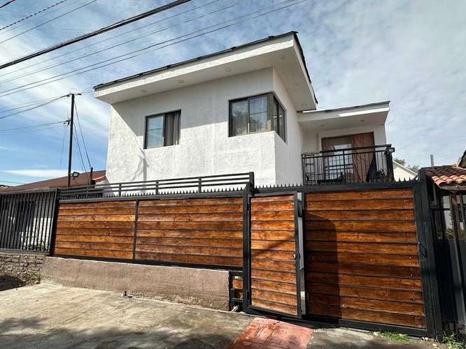 Casa 6 Dormitorios en Maipú 2 Pisos (135415)