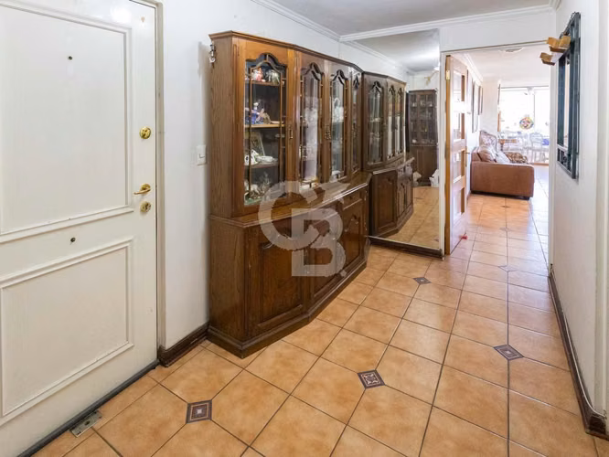 Amplio y Privado Penthouse 4D/3B + 2 Estacionamientos