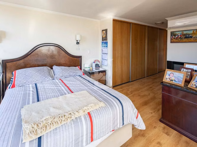 Amplio y Privado Penthouse 4D/3B + 2 Estacionamientos